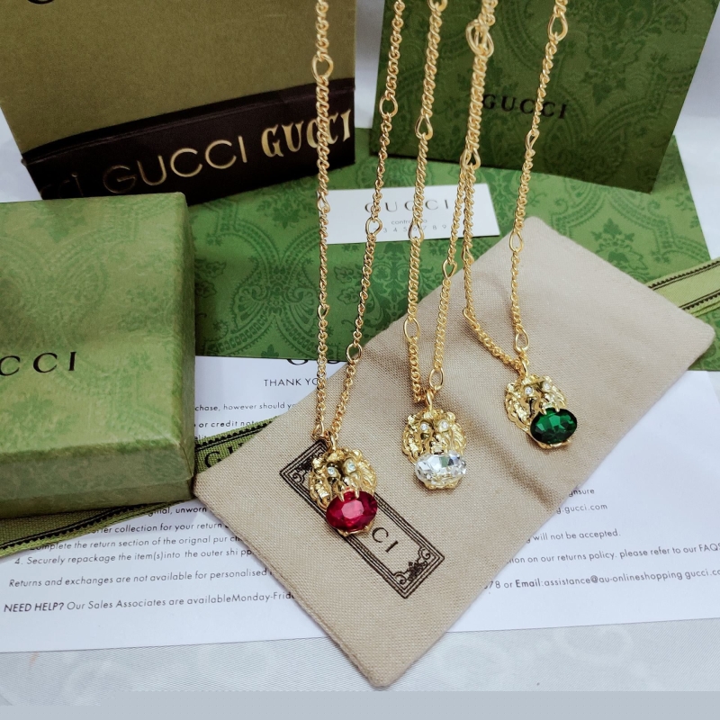 G*u*i necklaces